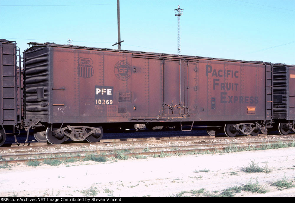 Pacific Fruit Express iced reefer #10269